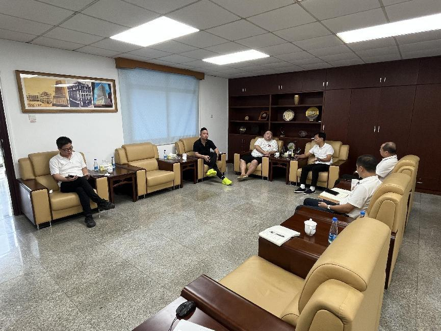 Zhang Yunxiang, President of our association, has a meeting with Wu Qiaochu, Secretary of the South District Committee of Zhongshan City